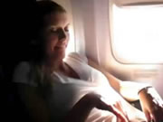 Uçakta bayan mastürbasyonu